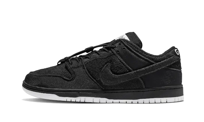 SB Dunk Low Gnarhunters