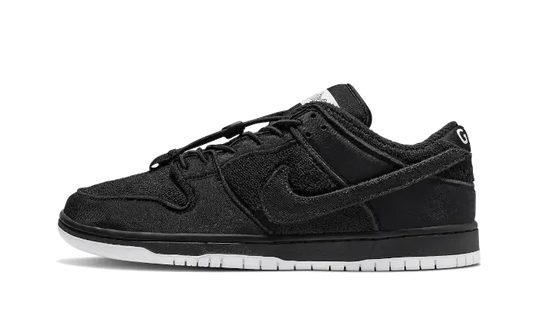 SB Dunk Low Gnarhunters