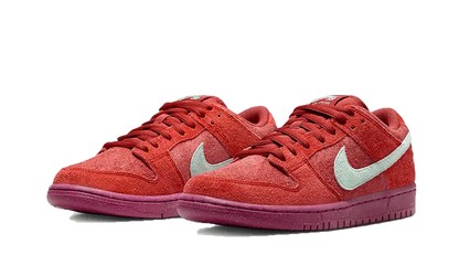 Nike SB Dunk Low Mystic Red